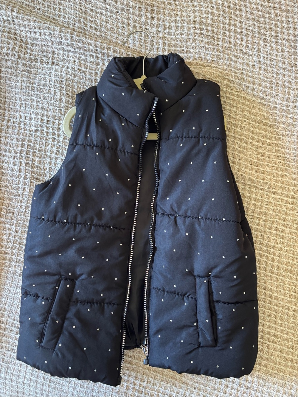 Girls' Polka Dot Black Puffer Vest - Sleeveless Quilted Layer